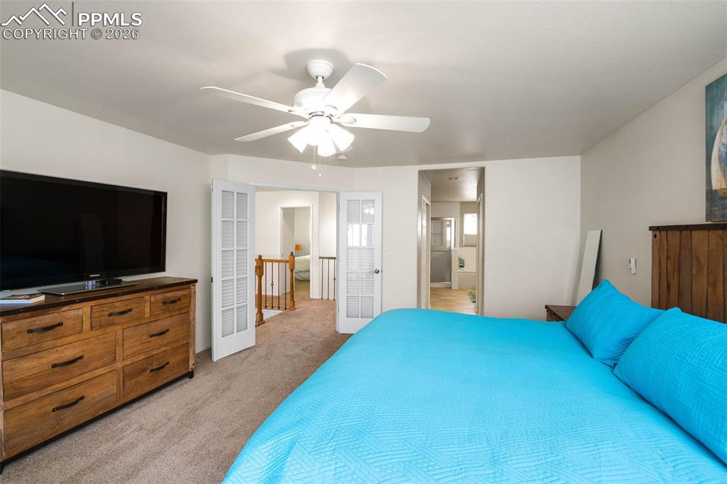 Image 22 of 31: Dining area - Hutch included 