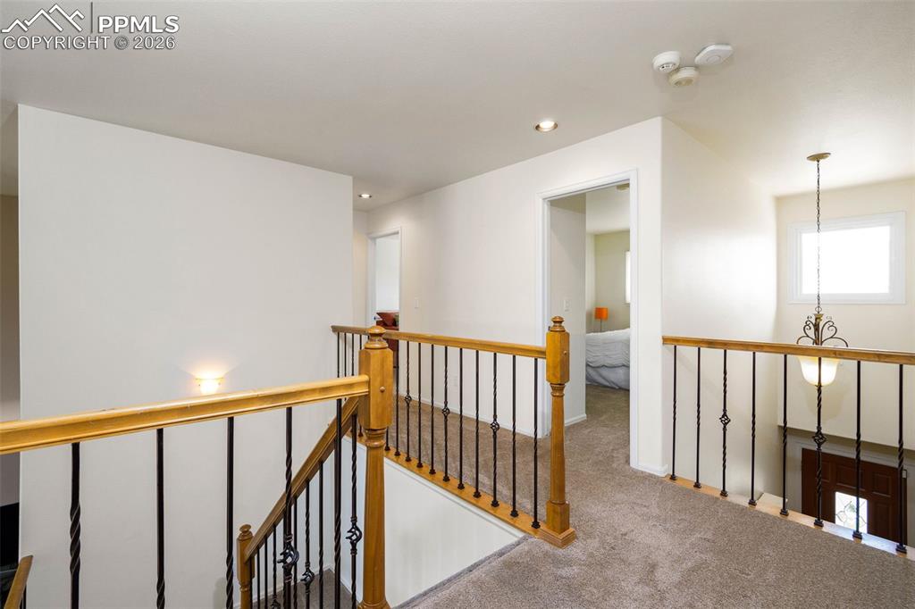 Image 24 of 31: High ceiling - Ceiling fan - Open floorplan