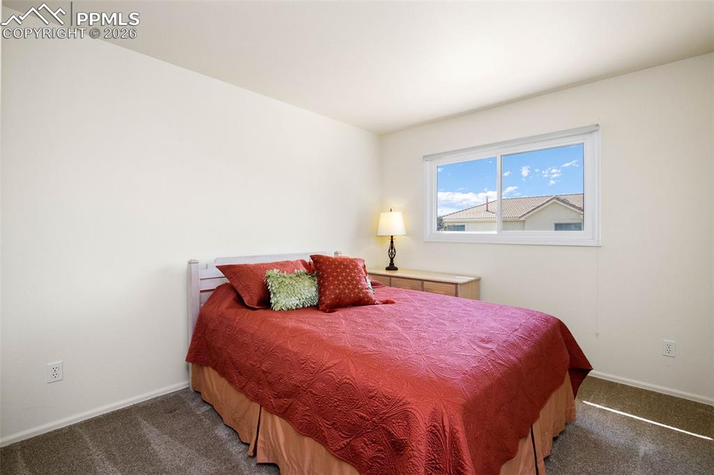 Image 27 of 31: Main floor full bath: Sink - Toilet - Tub/shower