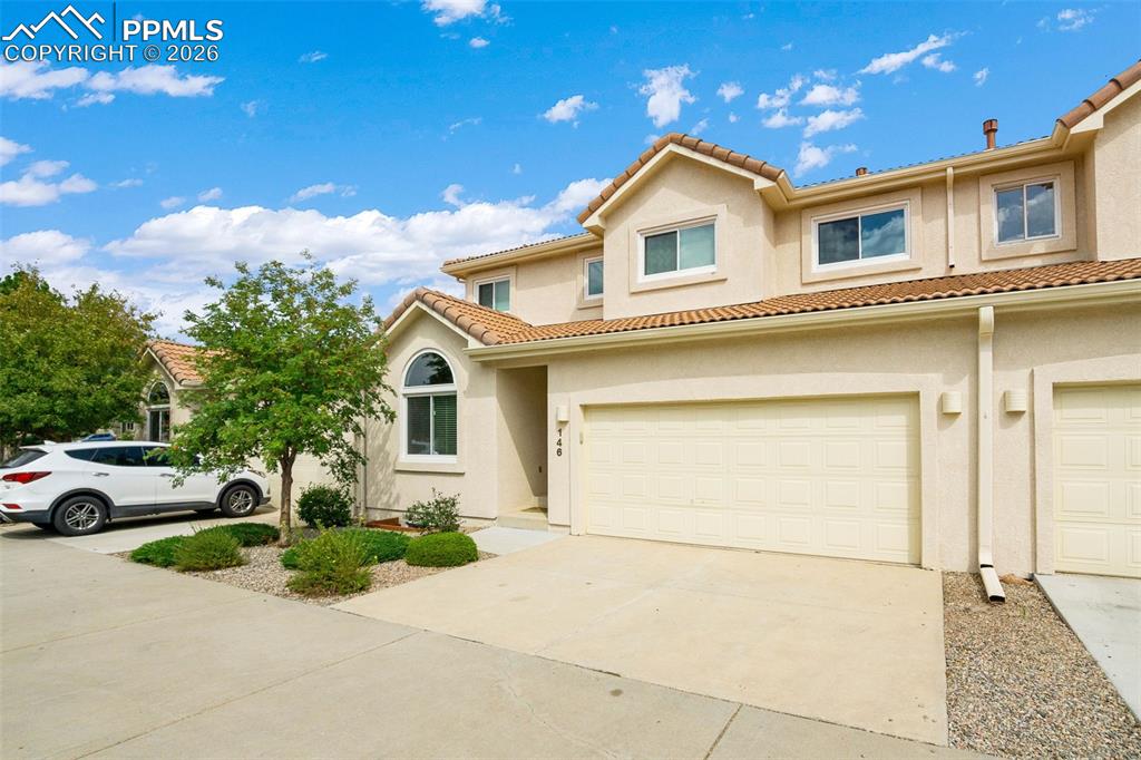 Image 3 of 31: well Maintained 2-Story Townhome in the Sun Mesa Community