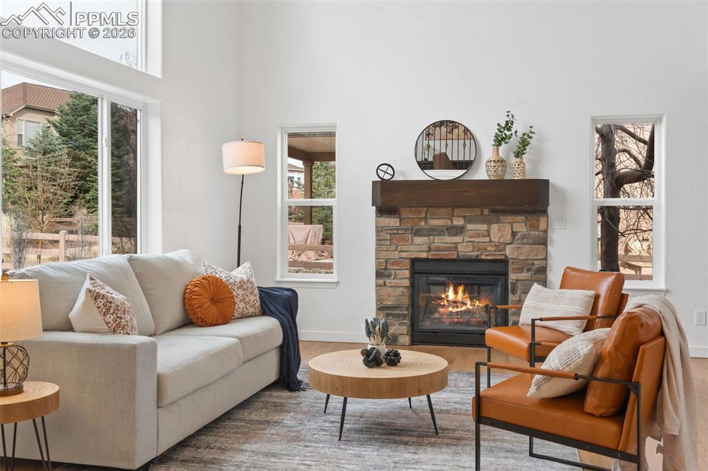 Image 13 of 50: Living Room