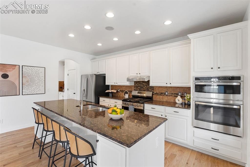 Image 17 of 50: Kitchen