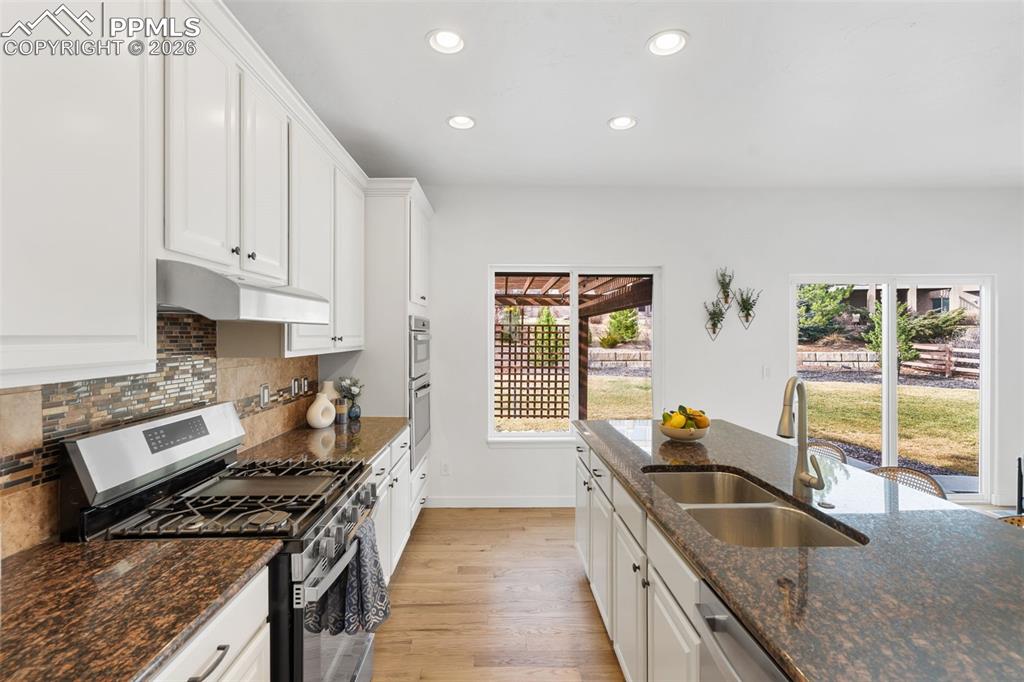 Image 19 of 50: Kitchen