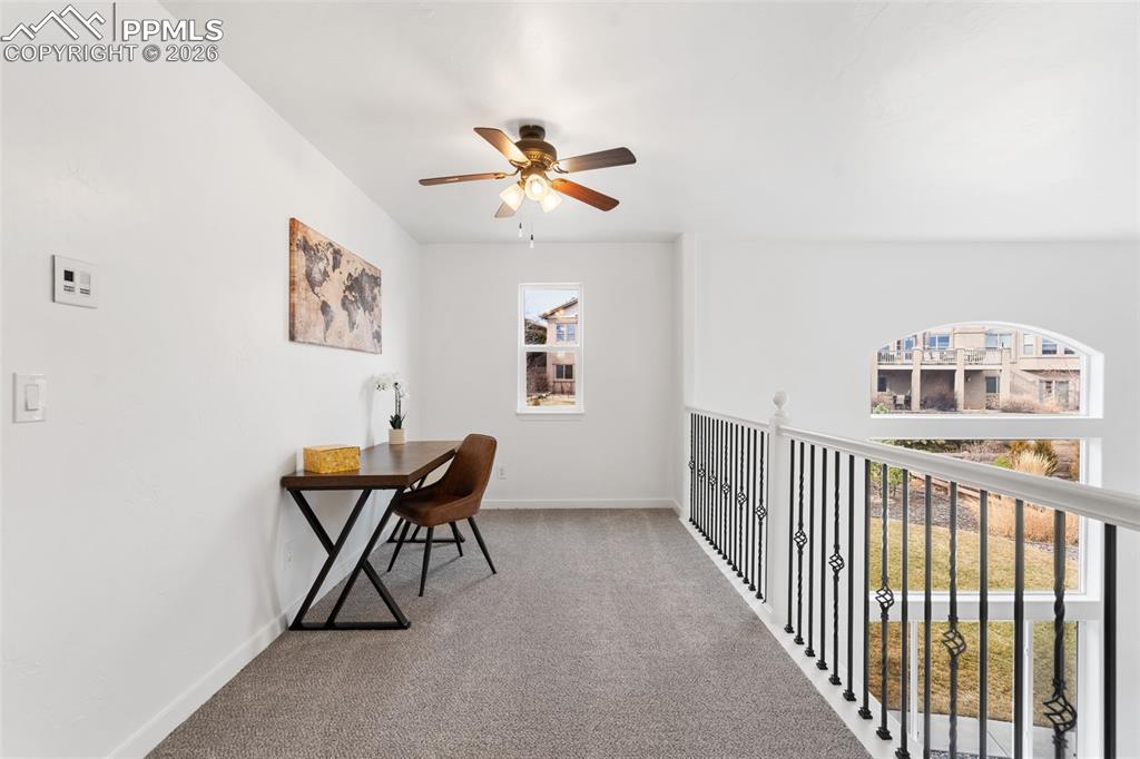 Image 23 of 50: Office