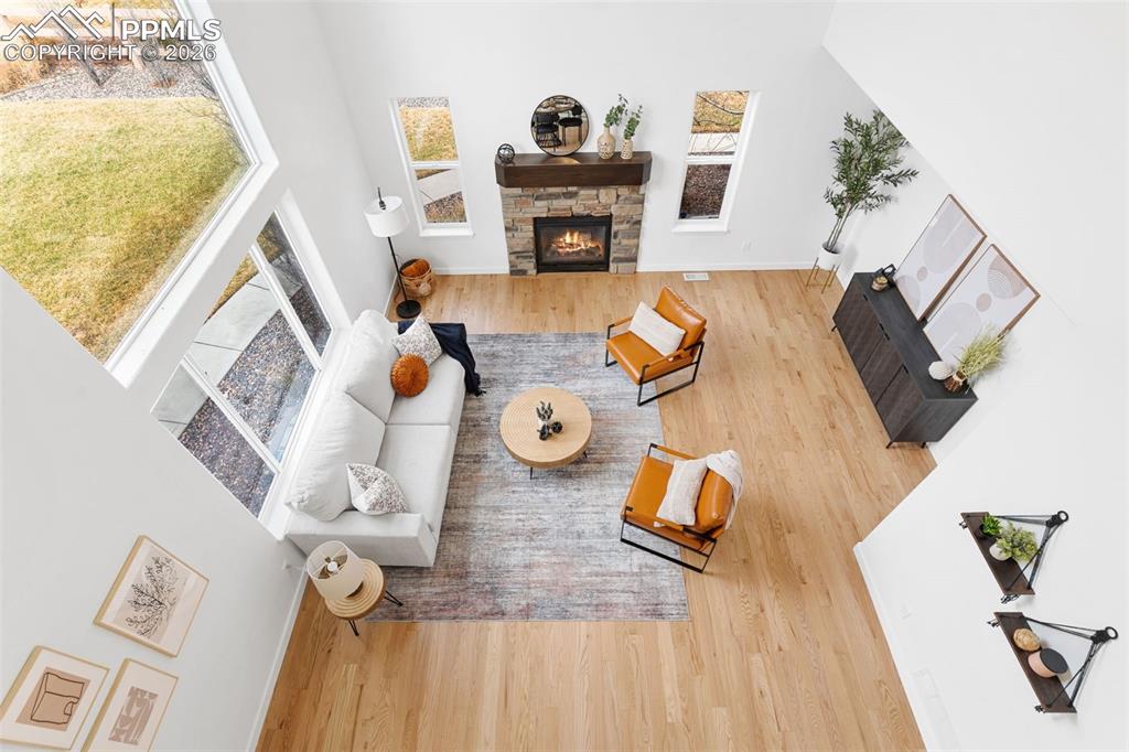 Image 24 of 50: Living Room