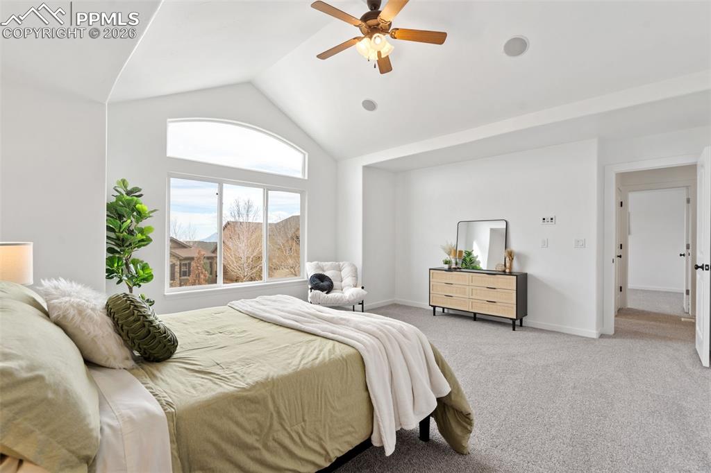 Image 25 of 50: Bedroom