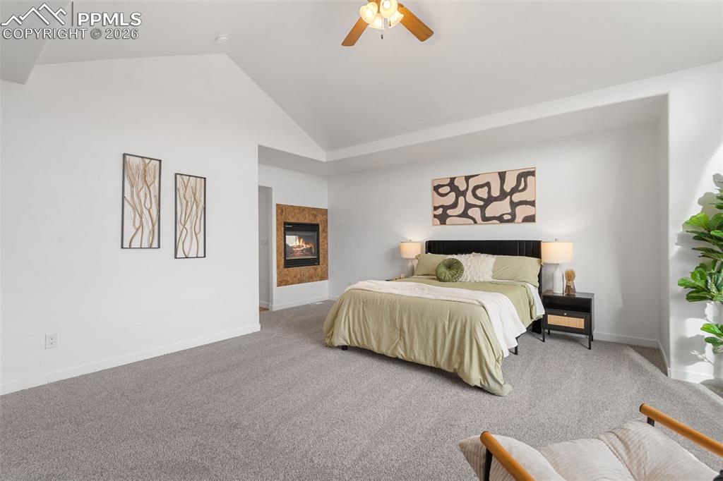 Image 26 of 50: Bedroom