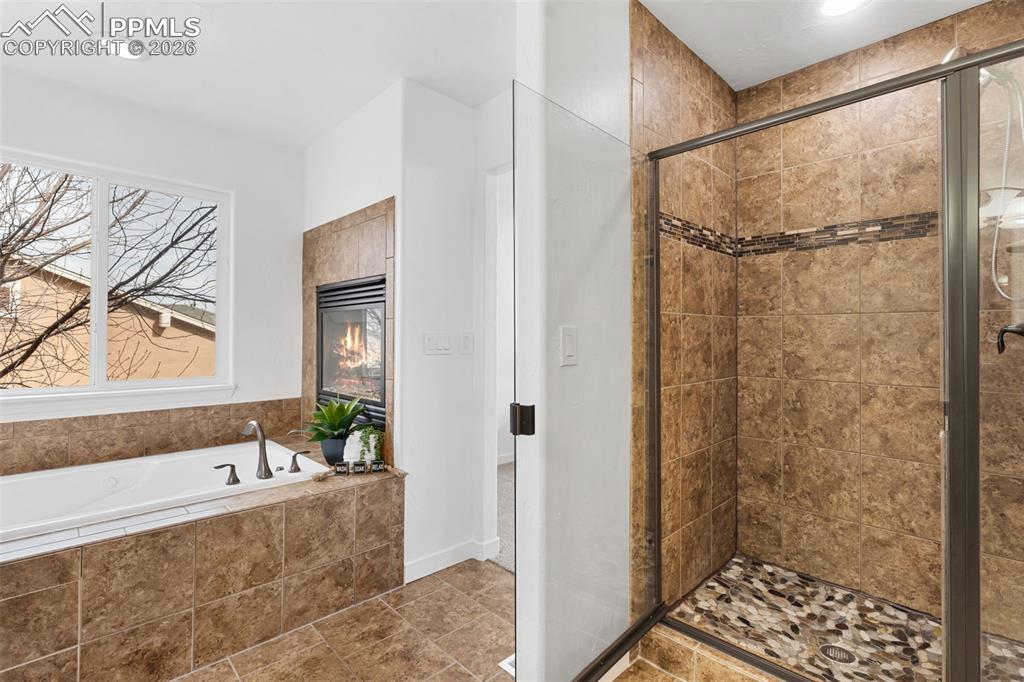 Image 31 of 50: Bathroom