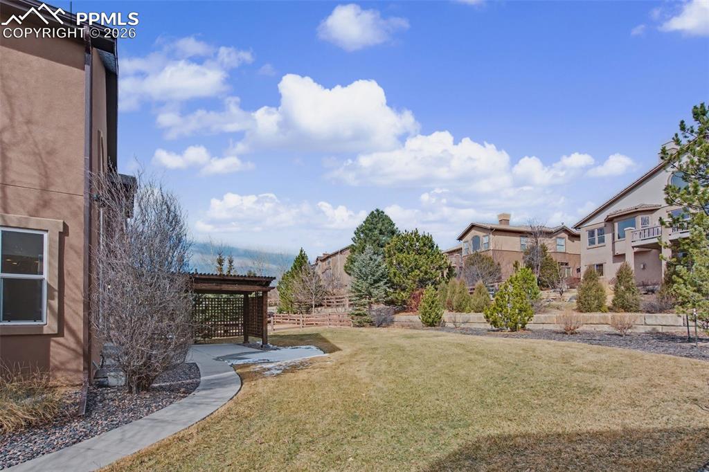 Image 47 of 50: Yard