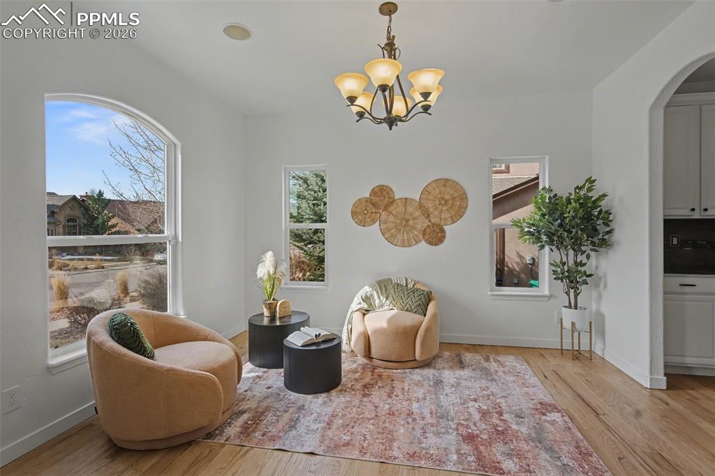 Image 7 of 50: Sitting Room