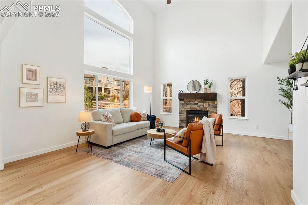 Image 9 of 50: Living Room