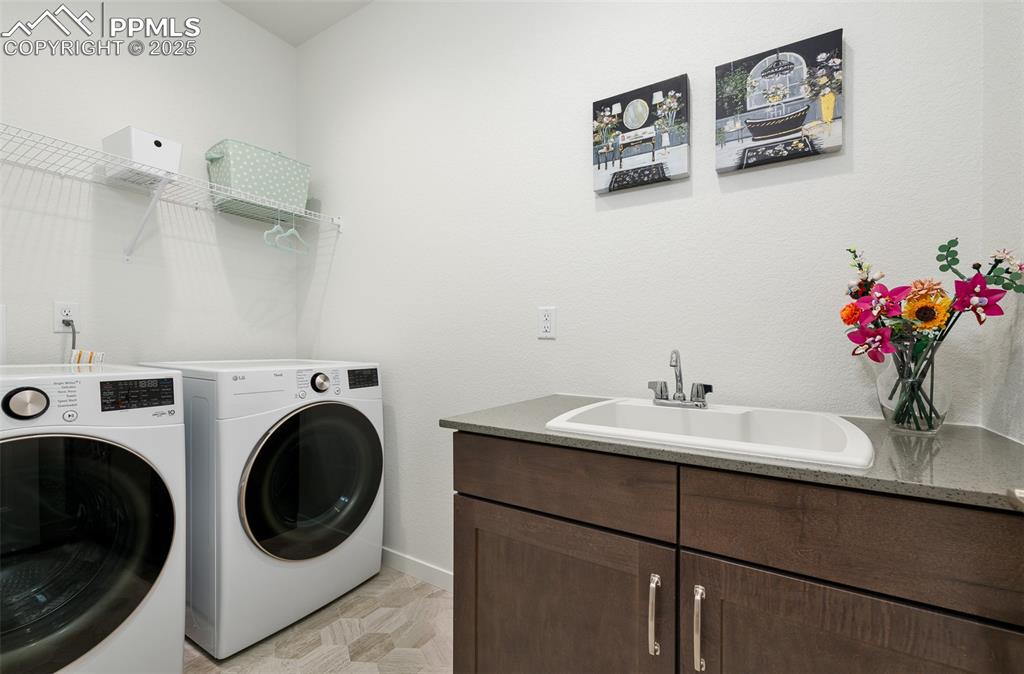 Image 14 of 37: Laundry