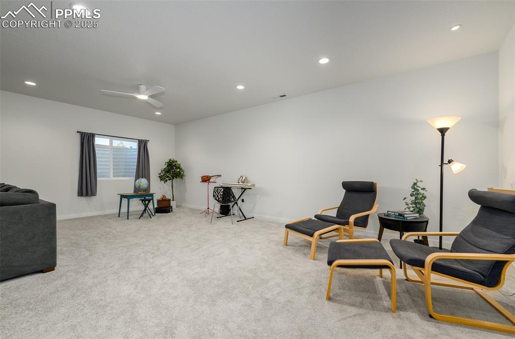 Image 22 of 37: Sitting Room