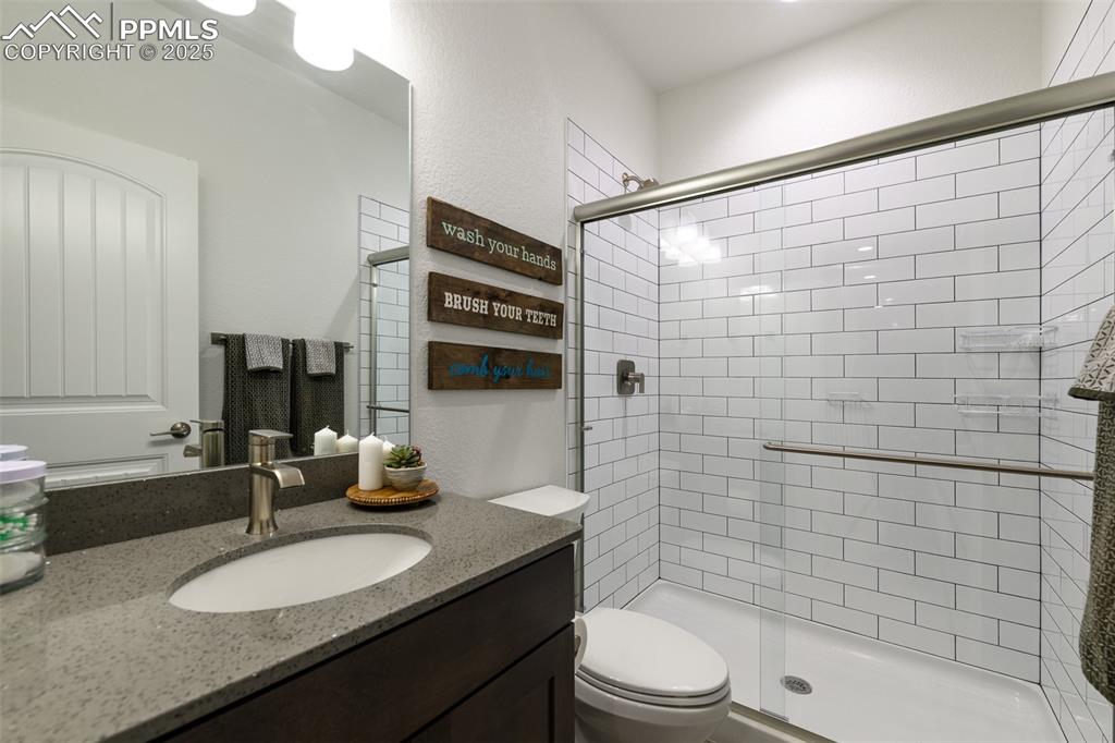 Image 24 of 37: Bathroom