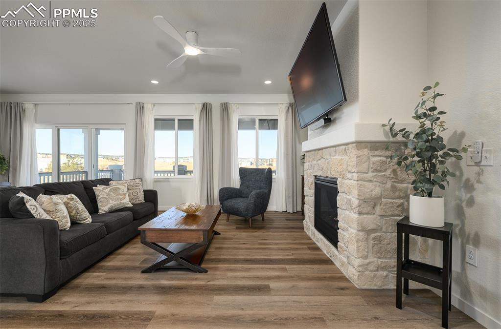 Image 5 of 37: Living Room