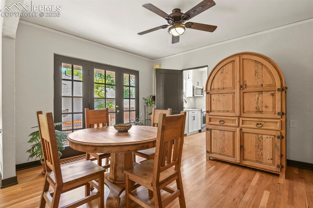 Image 10 of 35: Dining Area