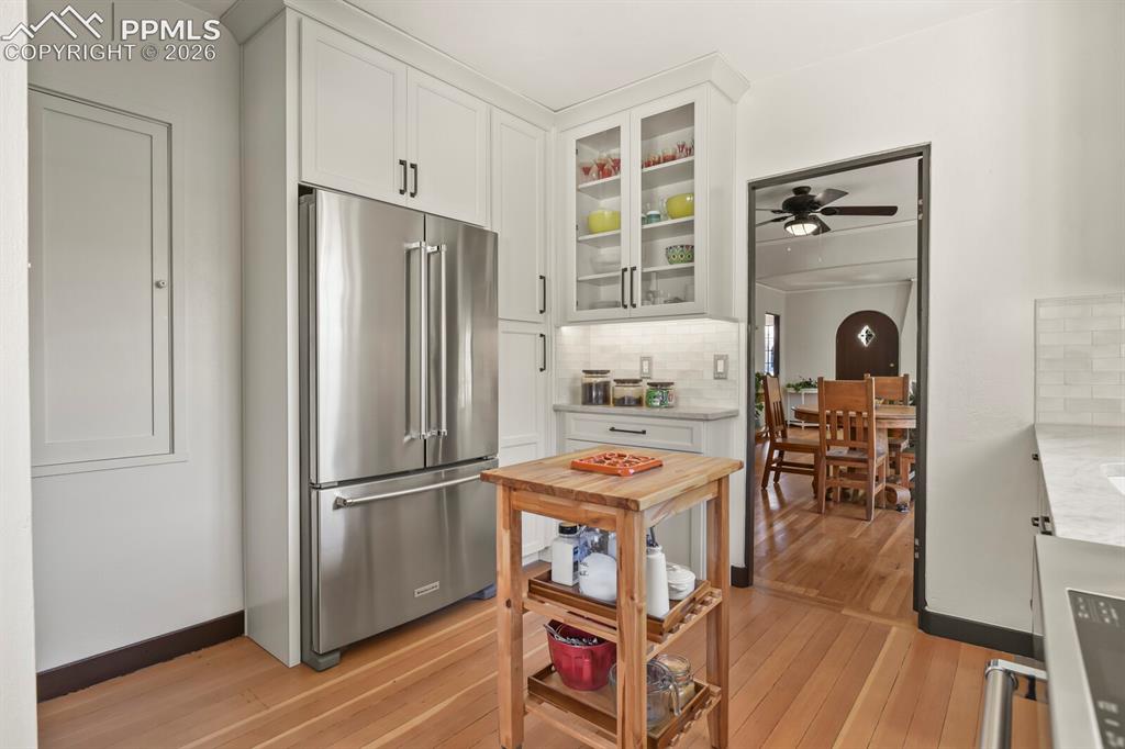 Image 15 of 35: Kitchen