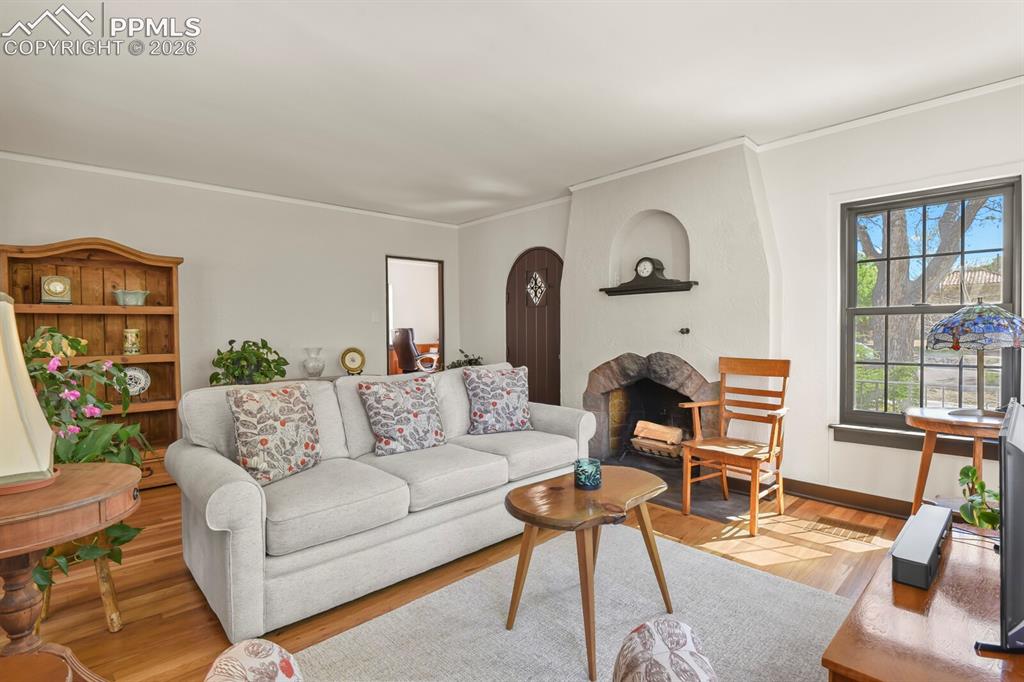 Image 6 of 35: Living Room