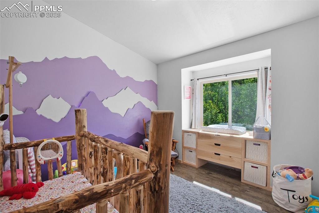 Image 13 of 33: Bedroom