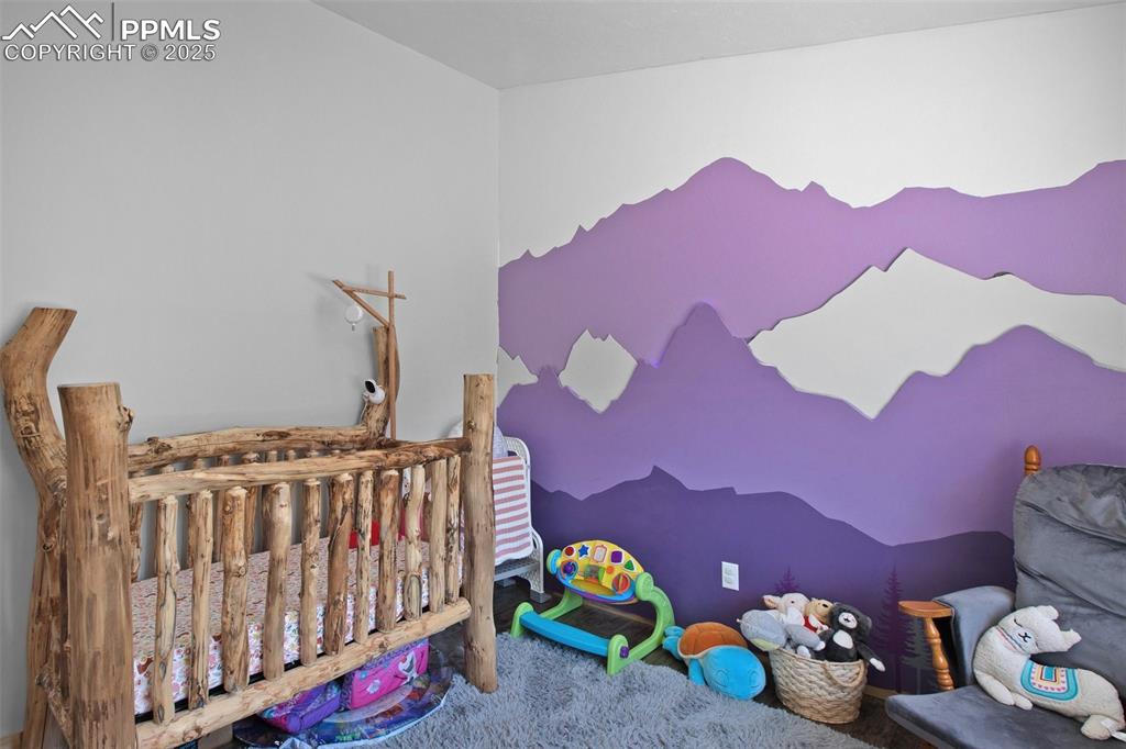 Image 14 of 33: Bedroom