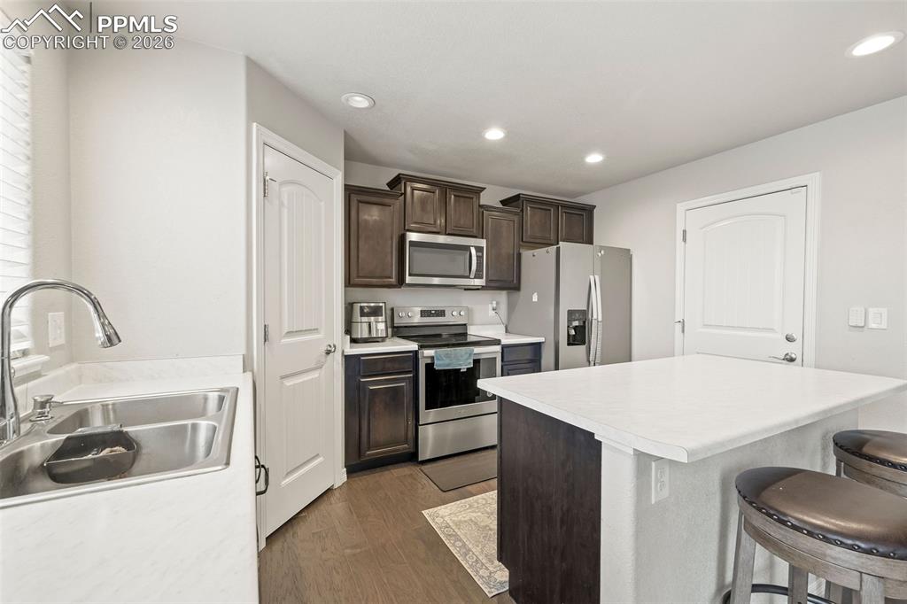 Image 11 of 24: Kitchen