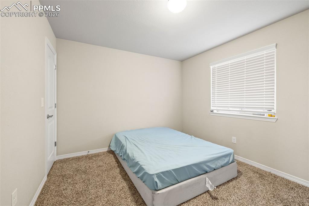 Image 18 of 24: Bedroom