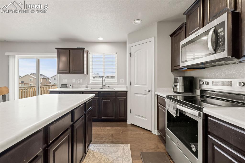 Image 8 of 24: Kitchen