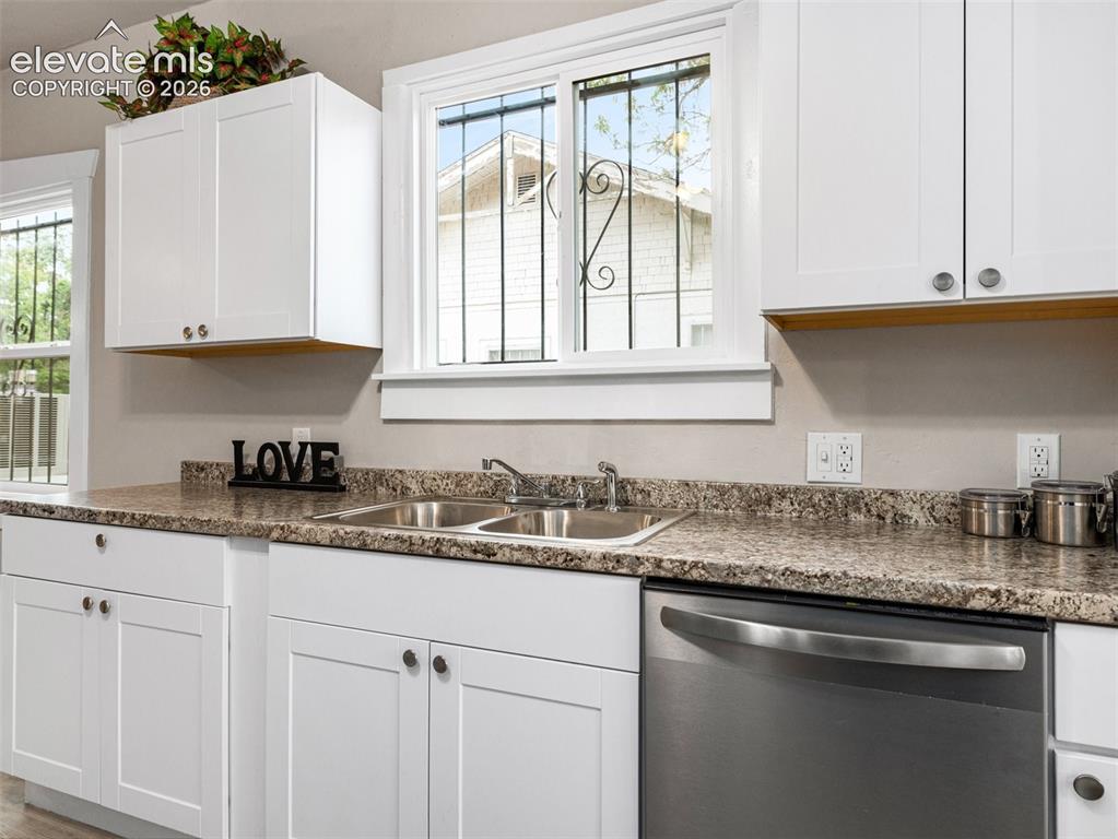 Image 8 of 26: Kitchen