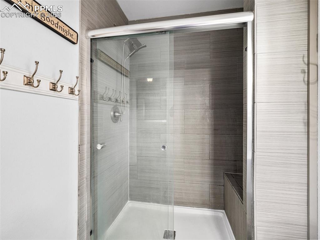 Image 14 of 31: Bathroom