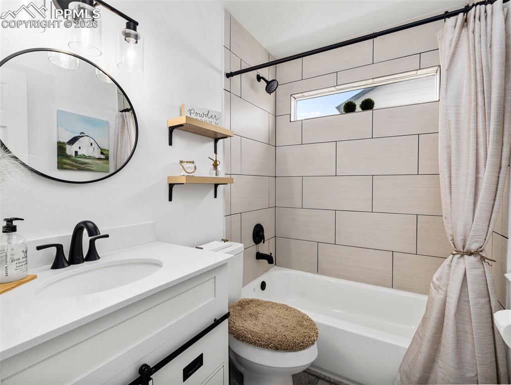 Image 15 of 31: Bathroom