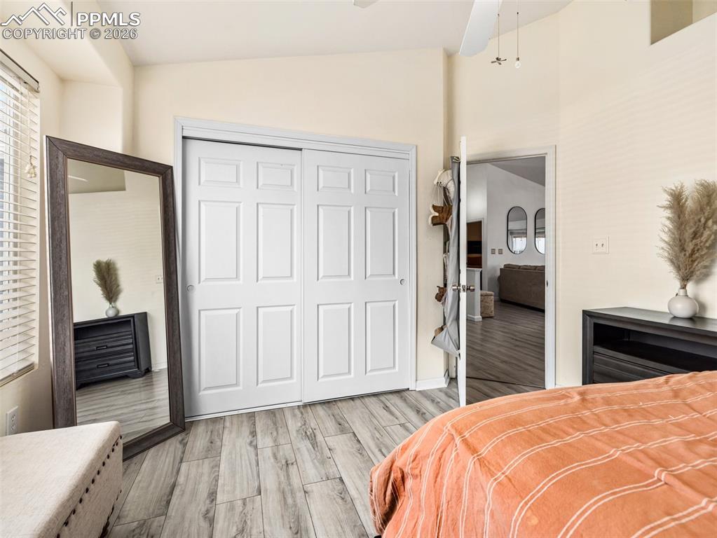 Image 17 of 31: Bedroom