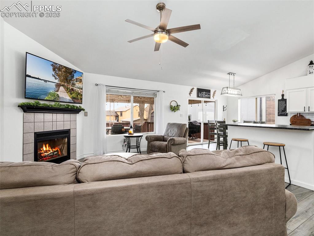 Image 3 of 31: Living Room