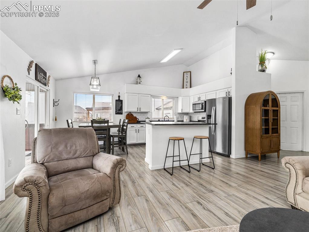 Image 5 of 31: Living Room