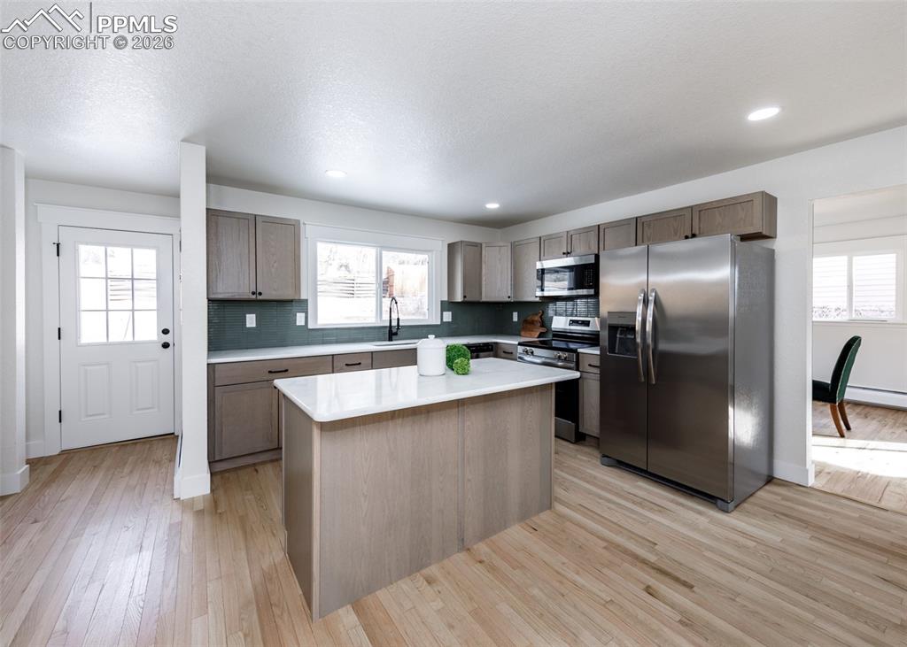 Image 16 of 50: Kitchen