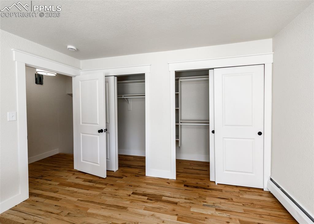 Image 28 of 50: Bedroom