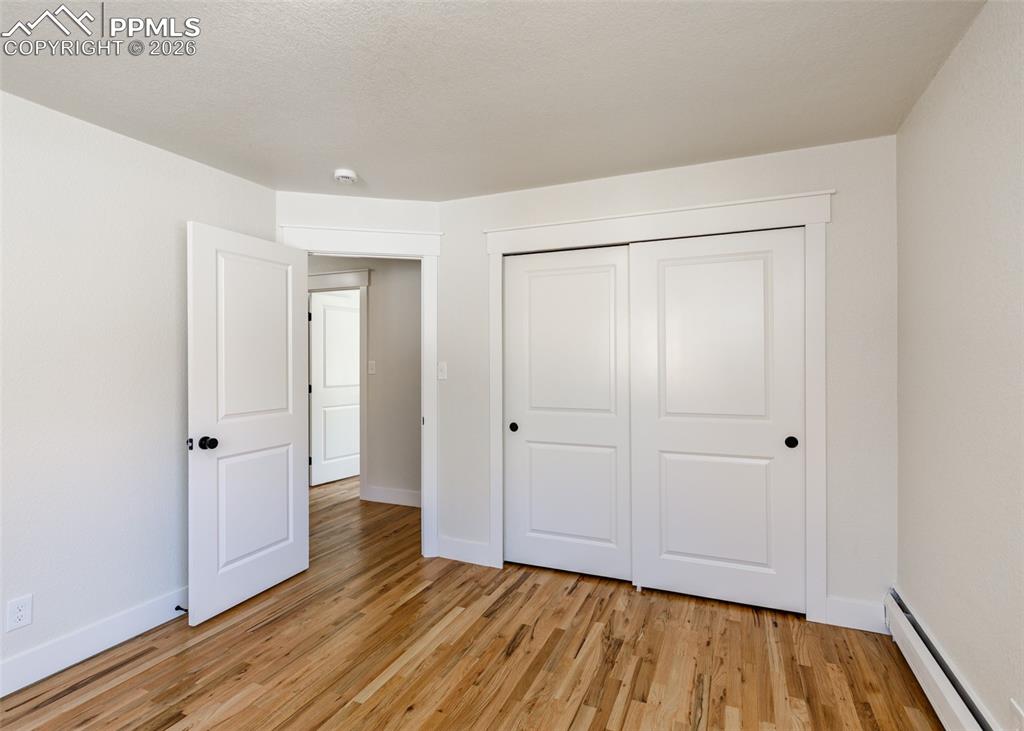 Image 34 of 50: Bedroom