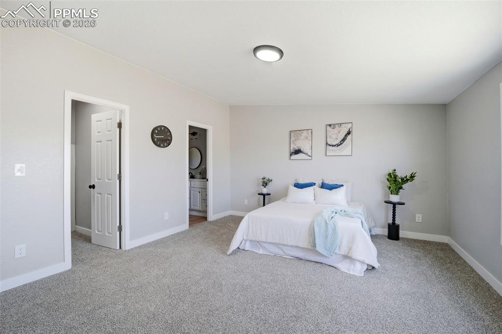 Image 10 of 45: Bedroom