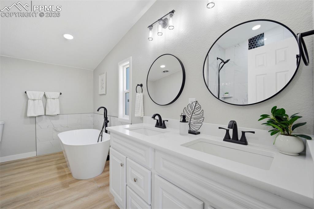 Image 13 of 45: Bathroom