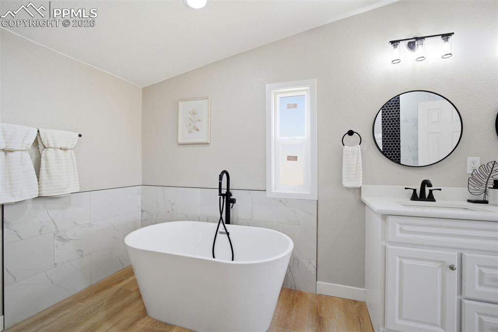 Image 15 of 45: Bathroom