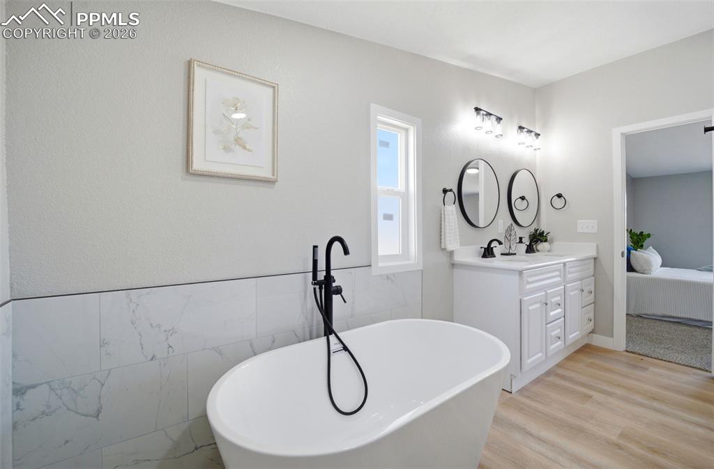 Image 16 of 45: Bathroom