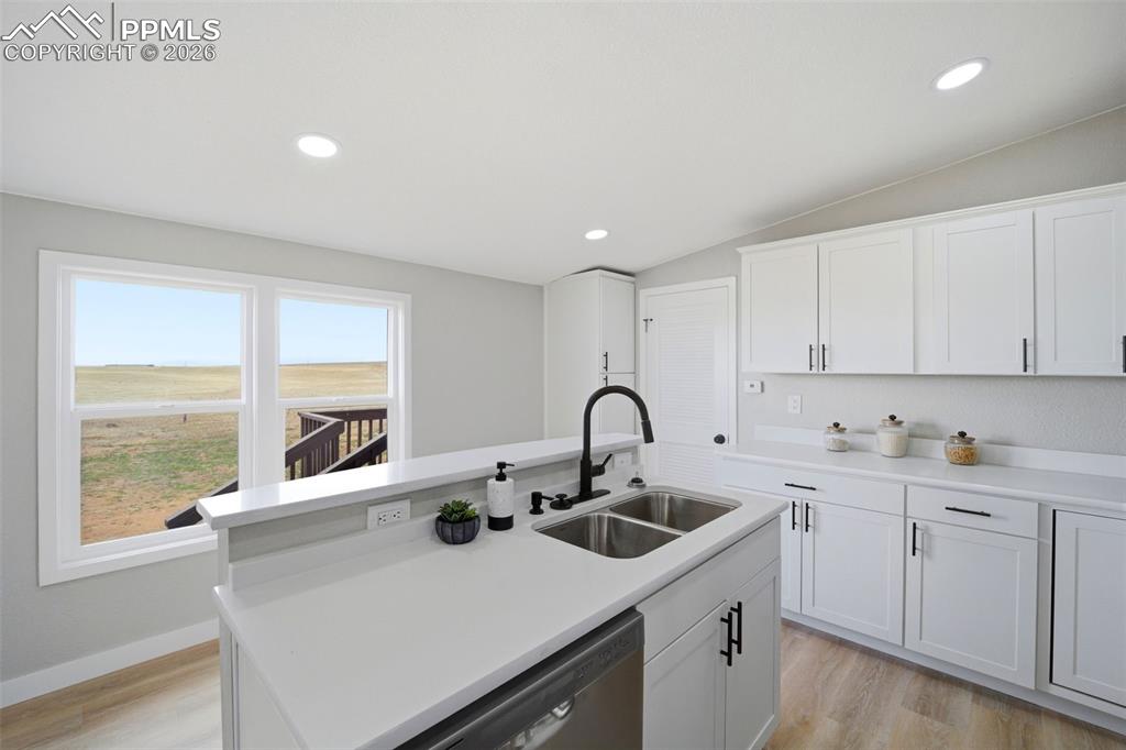 Image 23 of 45: Kitchen