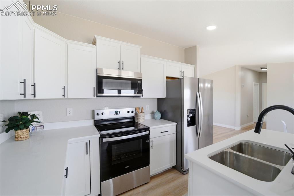 Image 24 of 45: Kitchen