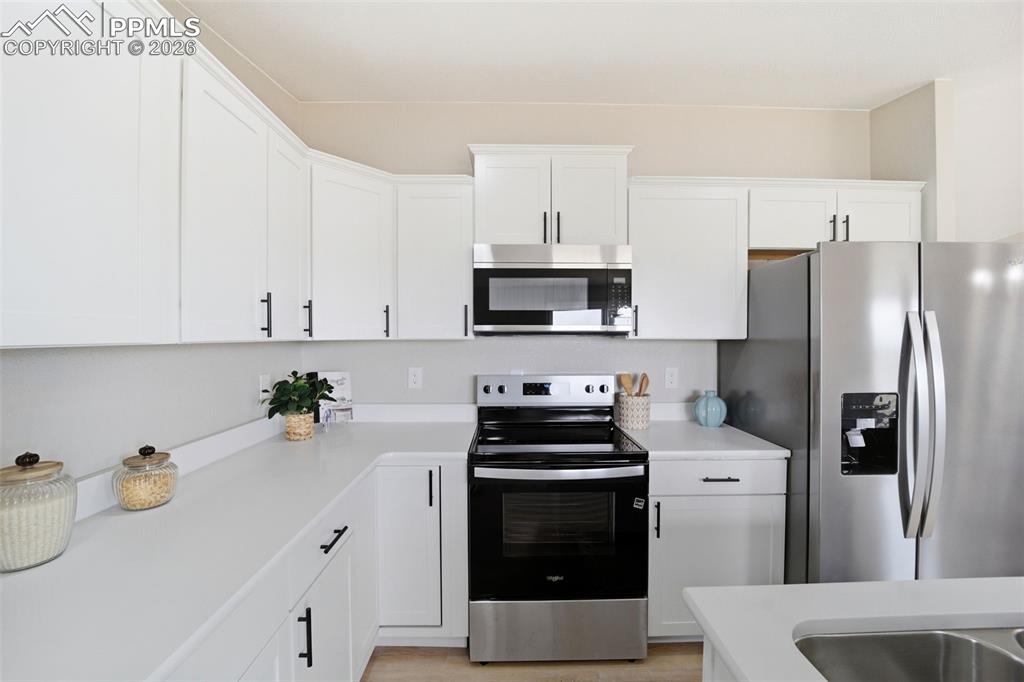 Image 26 of 45: Kitchen