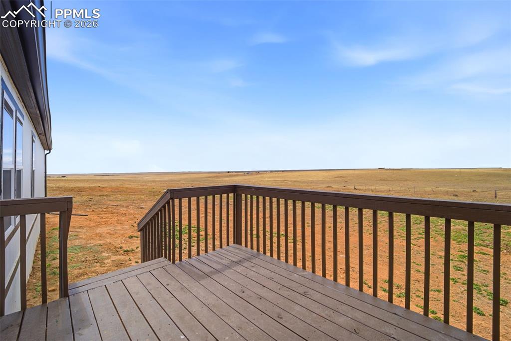 Image 43 of 45: Deck