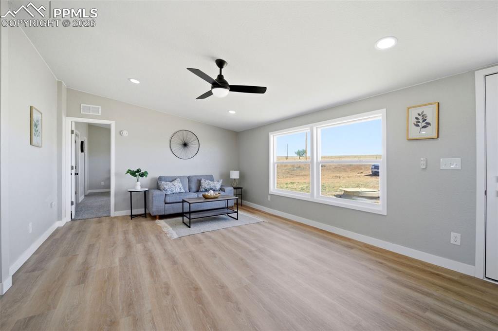 Image 6 of 45: Sitting Room