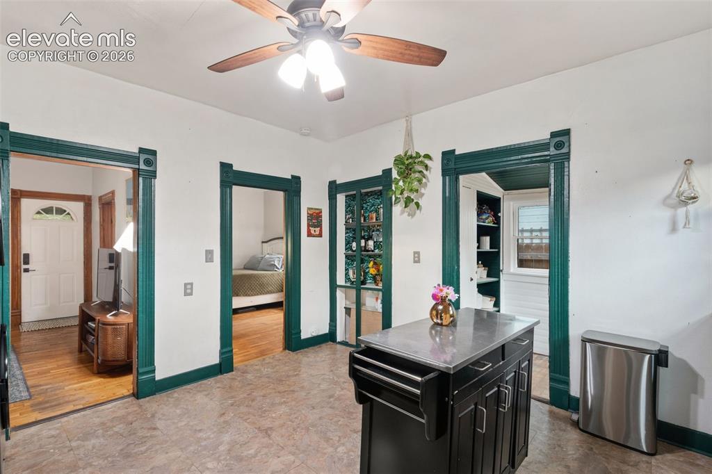 Image 19 of 34: Kitchen