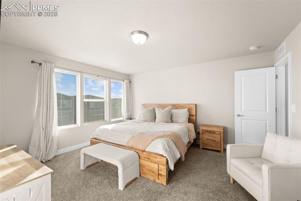 Image 12 of 21: Bedroom