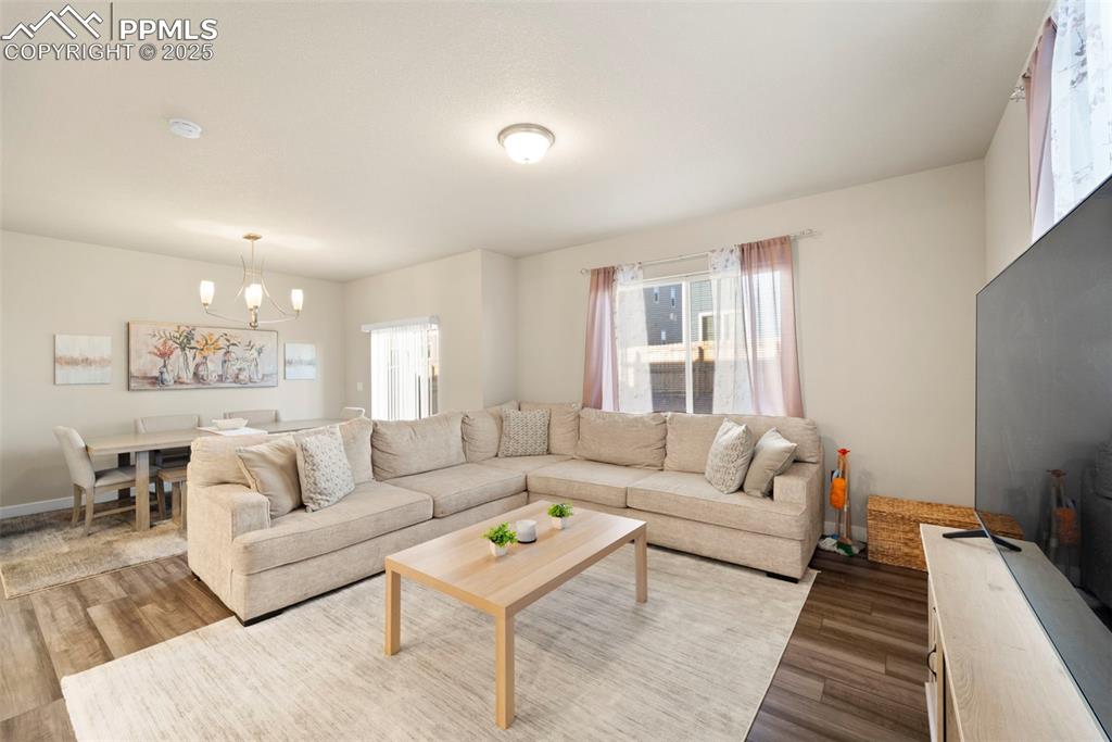 Image 4 of 21: Living Room