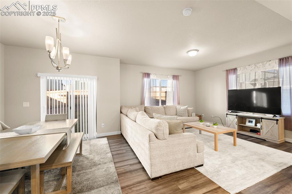 Image 5 of 21: Living Room