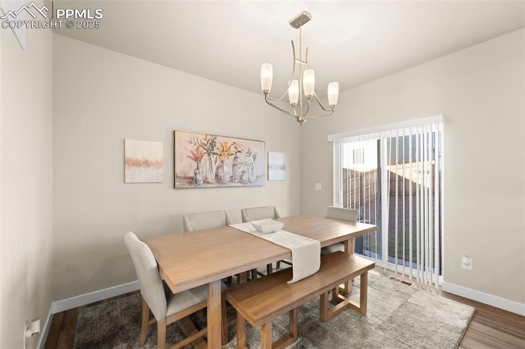 Image 6 of 21: Dining Area